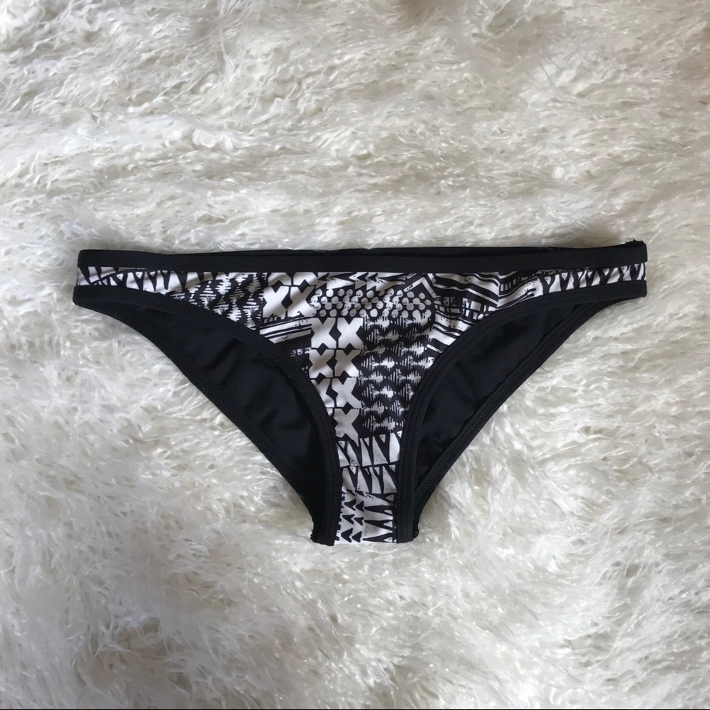 🚨NWT L*Space Cosmopolitan Print Bikini Bottom🚨